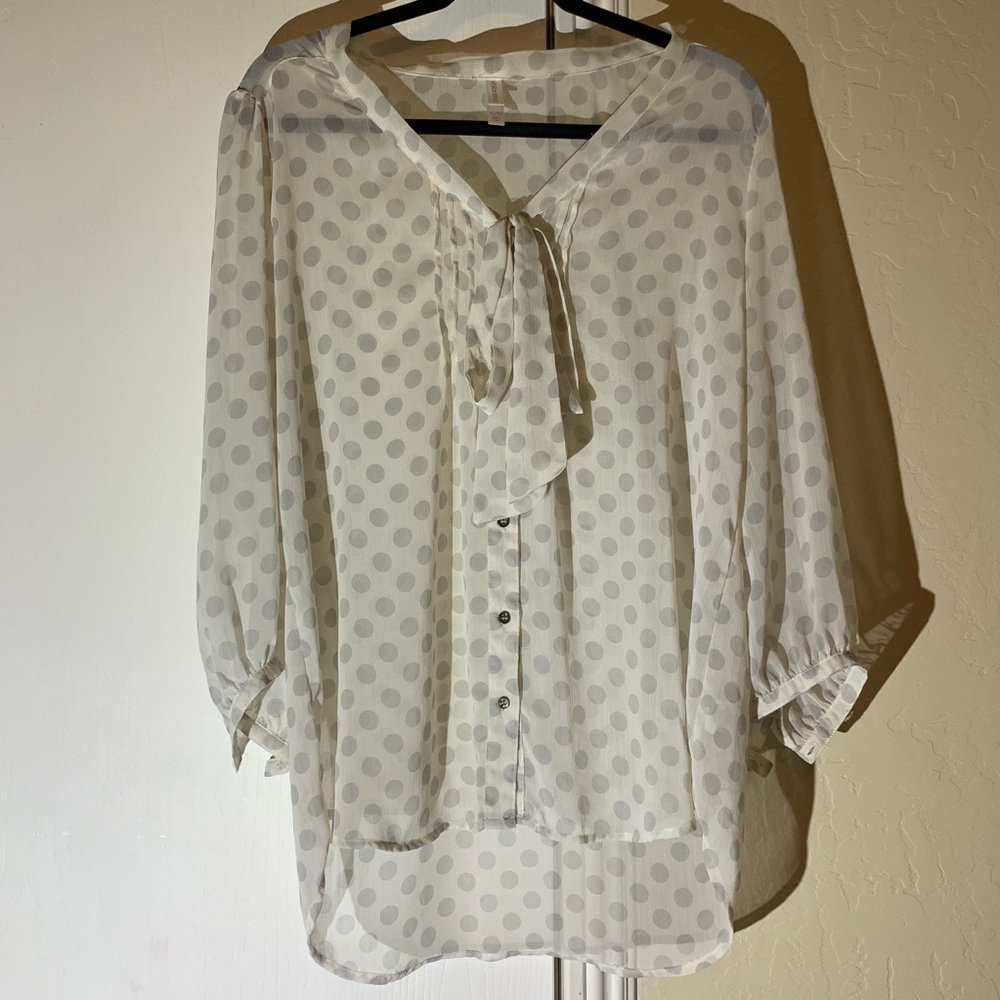 🍁🍁🍁Polka Dot/Bow Button Down Blouse